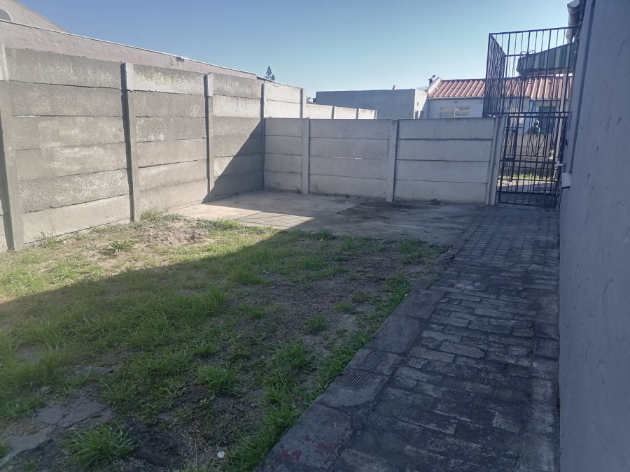 3 Bedroom Property for Sale in Palm Park Western Cape